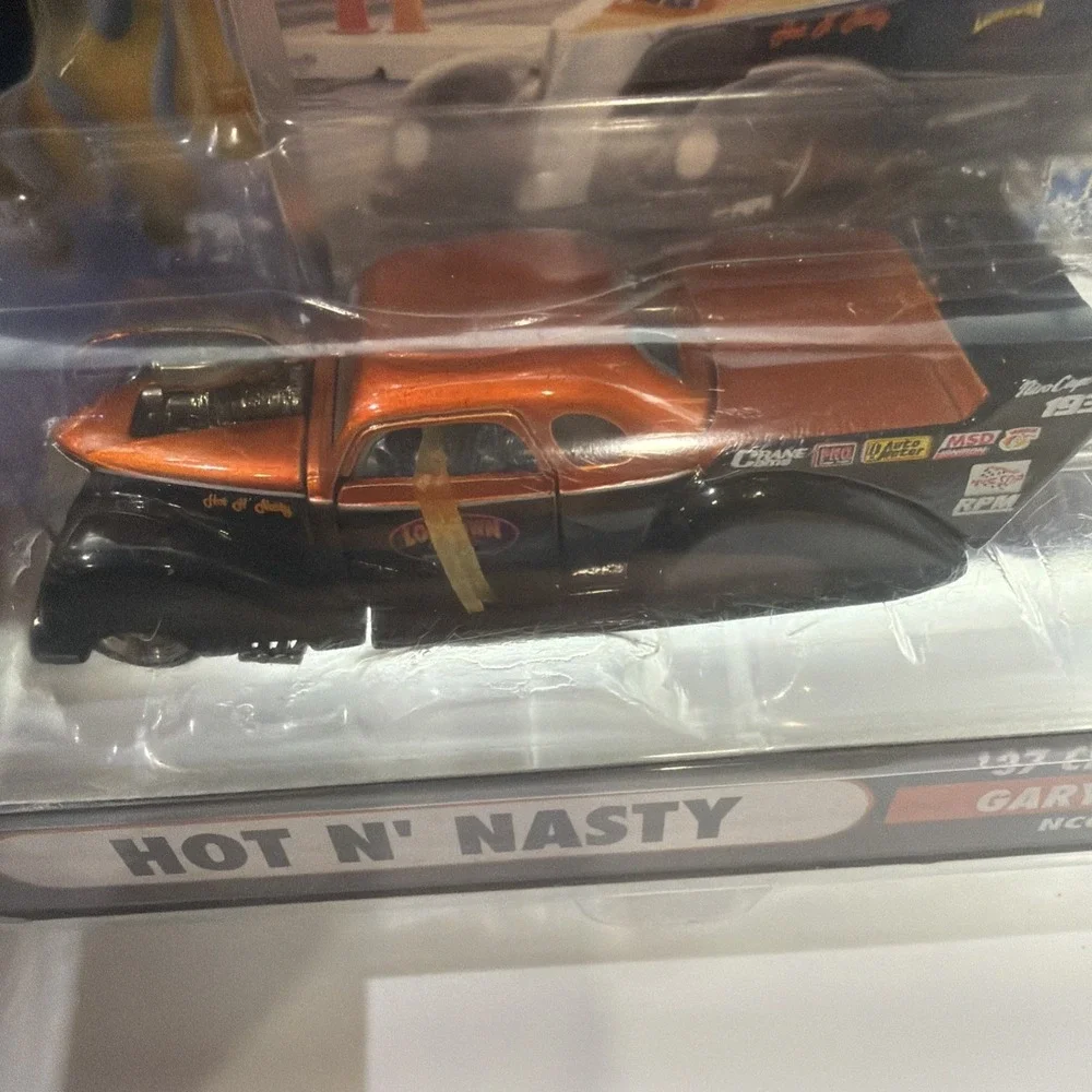 Muscle‎ Machines Nitro Coupe Hot N' Nasty '37 Chevy Coupe Gary Irving